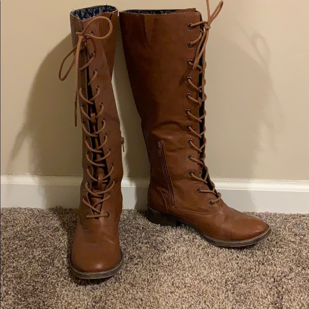 Boots - Picture 3 of 4